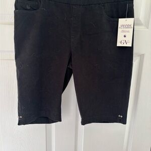Amanda  Womens stretch pull on shorts
